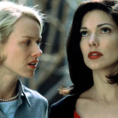 Cena do filme Mulholland Drive: Cidade dos sonhos, de 2001.