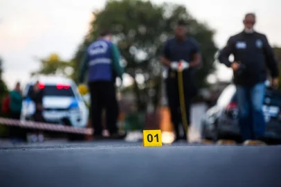 PORTO ALEGRE, RS, BRASIL - 2022.09.13 - Homem é morto em troca de tiros no bairro Jardim Itu-Sabará. (Foto: André Ávila/ Agência RBS)<!-- NICAID(15205110) -->