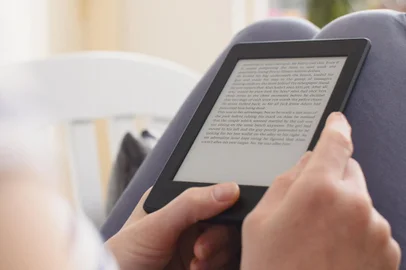 Kindle, livro online - Foto: ptnphotof/stock.adobe.comIndexador: Petar NeychevFonte: 691055522<!-- NICAID(15813201) -->