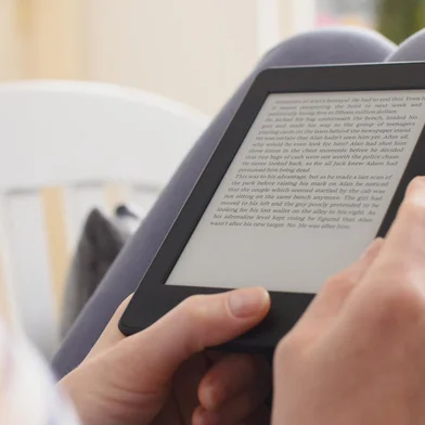 Kindle, livro online - Foto: ptnphotof/stock.adobe.comIndexador: Petar NeychevFonte: 691055522<!-- NICAID(15813201) -->