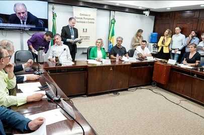 Foto: Celso Bender | Agência ALRSLegenda: Comissão de Finanças