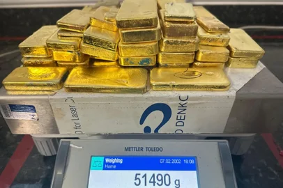 Barras de ouro apreenidas no aeroporto de Boa Vista somam 51,490 kg <!-- NICAID(16179372) -->