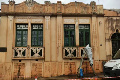PORTO ALEGRE, RS, BRASIL,  08/06/2021-Fachada do museu Erico Verissimo recebe limpeza com aparelho importado da Italia.  Foto: Prefeitura Municipal de Cruz Alta/ divulgação<!-- NICAID(14803704) -->