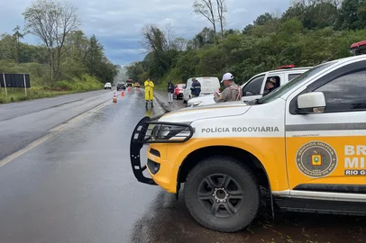 Homem morre atropelado na RS-153, em Passo Fundo<!-- NICAID(16051379) -->