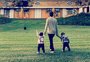 Montagem de Paulo Gustavo em foto de Thales Bretas com os filhos emociona fãs