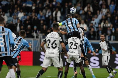 PORTO ALEGRE, RS, BRASIL, 12-06-2025: Grêmio recebe Corinthians pela 12ª rodada do Campeonato Brasileiro 2025, na Arena Porto-Alegrense. O tricolor vem de duas vitórias seguidas no campeonato e busca manter o bom momento na véspera da parada para o Mundial de Clubes. Foto: Renan Mattos/Agência RBS<!-- NICAID(16058617) -->