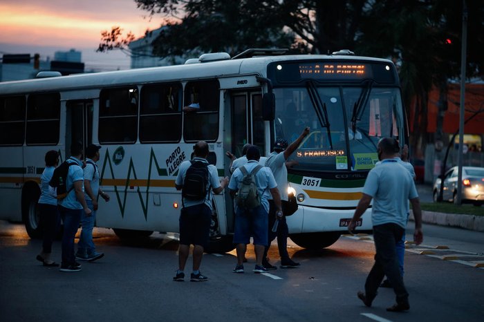 Entre os funcionários, o clima é de preocupação com o risco de perda do emprego