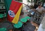Recomeço na Rua dos Andradas após a enchente de maio tem até bandeira do RS como fonte de inspiração