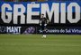 Fora da lista de relacionados, Tiago Volpi negocia saída do Grêmio