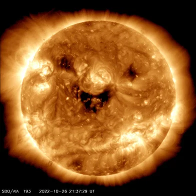 *A PEDIDO DE ROSANGELA* O Observatório dinâmico solar da NASA captura 'sorriso' no sol - Foto: @NASASun/Solar Dynamics Observatory/NASA/Twitter/Reprodução<!-- NICAID(15249655) -->