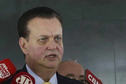 O Presidente Nacional do PSD, Gilberto Kassab, fala aos jornalistas apÃ³s reuniÃ£o com o presidente Jair Bolsonaro.<!-- NICAID(15053429) -->