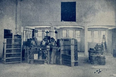 Oficina de Moisaicos do Pão dos Pobres, em Porto Alegre.Publicação de 1940.<!-- NICAID(16260289) -->