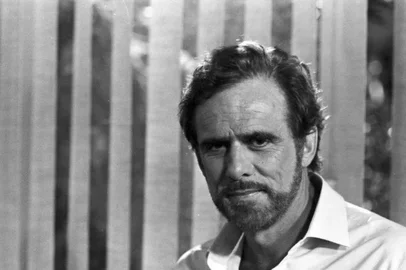 O ator Francisco Cuoco, um dos grandes nomes da teledramaturgia nacional, morreu nesta quinta-feira (19), aos 91 anos. Ícone dos galãs da televisão, o ator estava internado no Hospital Albert Einstein, em São Paulo, havia cerca de 20 dias, sedado e em tratamento por complicações de saúde relacionadas à idade e a um ferimento que evoluiu para infecção.<!-- NICAID(16063685) -->