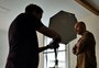 Fotógrafo revisita duas décadas de fomento público com exposição de retratos com 20 artistas caxienses 