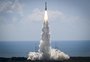 Dois astronautas ficam presos no espaço após problema em espaçonave; entenda