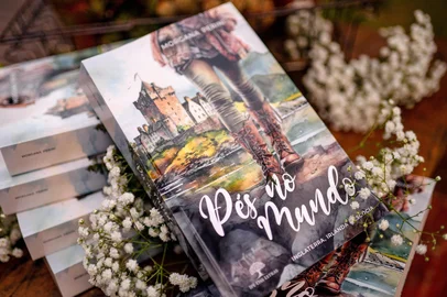 Morgana Perini lança neste sábado o livro "Pés no Mundo - Inglaterra, Irlanda e Escócia", em Caxias do Sul. Será na Do Arco da Velha Livraria e Café.<!-- NICAID(16000549) -->