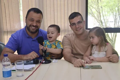 Lucas Caregnato, Miguel, Rafael Bueno e Maria Rafaela, na sessão da Câmara<!-- NICAID(15631269) -->