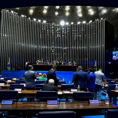 Senado confirma MP do reajuste salarial para servidores federais<!-- NICAID(15518857) -->
