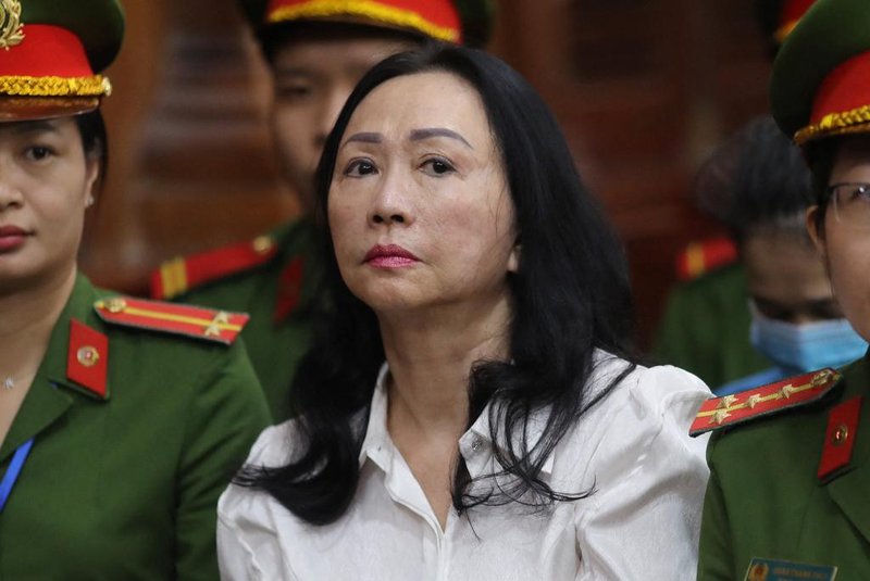 Vietnamese property tycoon Truong My Lan (C) looks on at a court in Ho Chi Minh city on April 11, 2024. A top Vietnamese property tycoon could face the death penalty when she and dozens of other co-accused face verdicts on April 11 in one of the country's biggest fraud cases over the embezzlement of USD 12.5 billion. (Photo by AFP)<!-- NICAID(15731680) -->