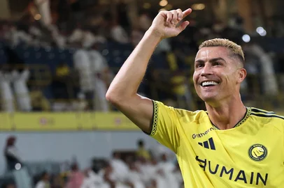 Nassr's Portuguese forward #07 Cristiano Ronaldo celebrates after scoring his team's first goal during the Saudi Pro League football match between Al-Nassr and Abha at the Al-Awwal Park stadium in Riyadh on September 9, 2026. (Photo by Fayez NURELDINE / AFP)Editoria: SPOLocal: RiyadhIndexador: FAYEZ NURELDINESecao: soccerFonte: AFPFotógrafo: STF<!-- NICAID(16362389) -->