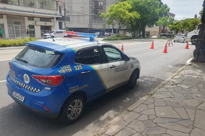 Homem morre atropelado no bairro Petrópolis, em Porto Alegre<!-- NICAID(15962240) -->