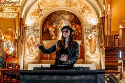 DJ caxiense Gabi Giordan monta um set especial inspirado na Igreja de São Pelegrino.A intenção do set é misturar a arte da música eletrônica com a arte das pinturas e arquitetura da Igreja São Pelegrino.<!-- NICAID(15325410) -->