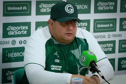Guto Ferreira, técnico do Goiás
