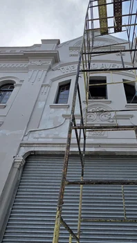 PELOTAS. 22.09.2026. Antigo Theatro Avenida terá academia, café e outros serviços; veja como está a obra. Prédio fechado há mais de duas décadas terá cerca de 700 metros quadrados destinados à musculação, enquanto o antigo palco será preservado e usado para atividades esportivas e culturais. Foto de Gabriel Veríssimo / Grupo RBS.<!-- NICAID(16371079) -->