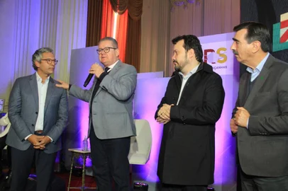 Frederico Antunes deixa a liderança do governo e recebe agradecimento de Ranolfo<!-- NICAID(15125029) -->