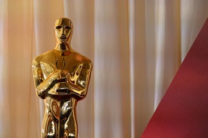 ROBYN BECK / AFP An Oscar statue is seen on the red carpet during the 97th Annual Academy Awards at the Dolby Theatre in Hollywood, California on March 2, 2025. (Photo by Robyn Beck / AFP)<!-- NICAID(15987302) -->