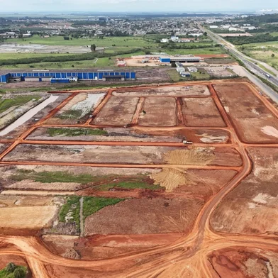 Empresa com origem no Pará, mas sede em Goiás, a Buriti Empreendimentos prepara projeto de bairro planejado em Guaíba. A primeira fase do Residencial Jardim Europa será apresentada nesta quinta-feira (11), inicialmente com 1,2 mil terrenos. <!-- NICAID(16181251) -->