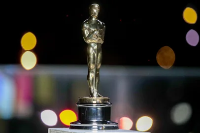 PARIS, FRANCE  APRIL 26: An Oscar statue is seen during a screening of the Oscars on April 26, 2021 in Paris, France.   Lewis Joly-Pool/Getty Images/AFP (Photo by POOL / GETTY IMAGES NORTH AMERICA / Getty Images via AFP)<!-- NICAID(14766525) -->