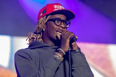 (FILES) Young Thug performs during the Astroworld Festival at NRG Stadium on November 9, 2019 in Houston, Texas. Atlanta rapper Young Thug agreed to plead guilty on October 31, 2024 in his long-running criminal racketeering case in Georgia, US media said. The 33-year-old rapper, born Jeffery Lamar Williams, was one of 28 alleged street gang members indicted in May 2022. (Photo by SUZANNE CORDEIRO / AFP)Editoria: ACELocal: HoustonIndexador: SUZANNE CORDEIROSecao: culture (general)Fonte: AFPFotógrafo: STR<!-- NICAID(15904824) -->