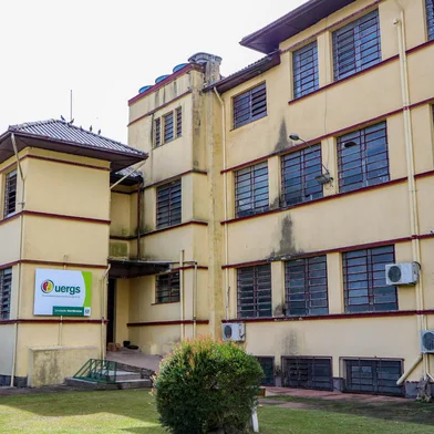 A fim de expandir e potencializar a atuação da Universidade Estadual do Rio Grande do Sul (UERGS) em São Francisco de Paula, a prefeitura do município, em parceria com o Instituto de Arquitetos do Brasil - Departamento Rio Grande do Sul (IAB RS), lança no dia 14 de março o Concurso Público Nacional de Arquitetura e Urbanismo para a UERGS - Unidade Hortênsias.<!-- NICAID(15018857) -->