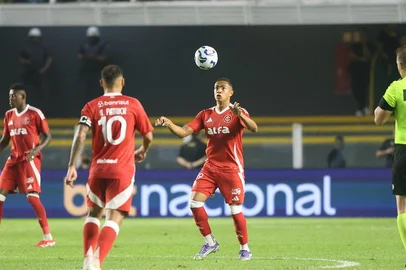 Luis Otávio contra o Santos