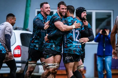 Farrapos derrota São José-SP e segue invicto no Super 12. Em casa, a equipe alviverde venceu os paulistas por 33 a 0 e manteve a vice liderança na competição<!-- NICAID(16109493) -->