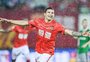 Grêmio se assusta com pedida de Moisés e intensifica investida por Elkeson