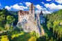 Bran, Romania. Famous Bran Castle in Transylvania, Carpathian Mountains. One of the most visited romanian landmarks. Dracula myth, Vlad the Impaler. - Foto: ecstk22/stock.adobe.comFonte: 562358402<!-- NICAID(15487798) -->