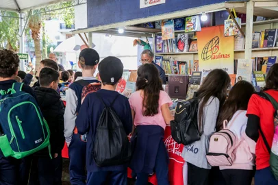 CAXIAS DO SUL, RS, BRASIL, 03/10/2024. Ambiental Feira do Livro de Caxias Do Sul. (Neimar De Cesero/Agência RBS)Indexador: Neimar De Cesero<!-- NICAID(15882018) -->