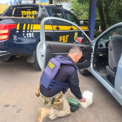 PRF apreende nove quilos de cocaína escondidos em carro em Caxias do Sul<!-- NICAID(15394786) -->