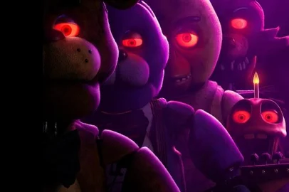 Pôster do filme Five Nights at Freddy's, derivado do game de sobrevivência.<!-- NICAID(15430350) -->