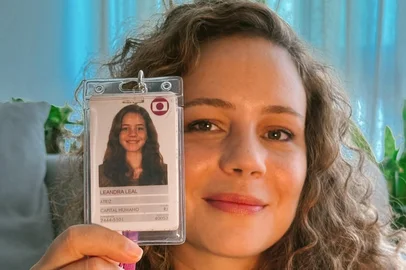 Depois de 30 anos na Rede Globo, Leandra Leal deixou a emissora. A atriz de 42 anos anunciou o fim do contrato em uma postagem em rede social, relembrando momentos da carreira.<!-- NICAID(16009699) -->