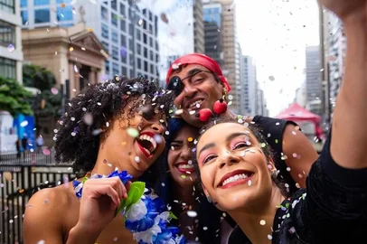 Carnaval 2025: veja 10 itens para aproveitar sem preocupações