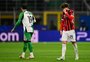 Milan empata com Feyenoord e é eliminado nos playoffs da Champions League
