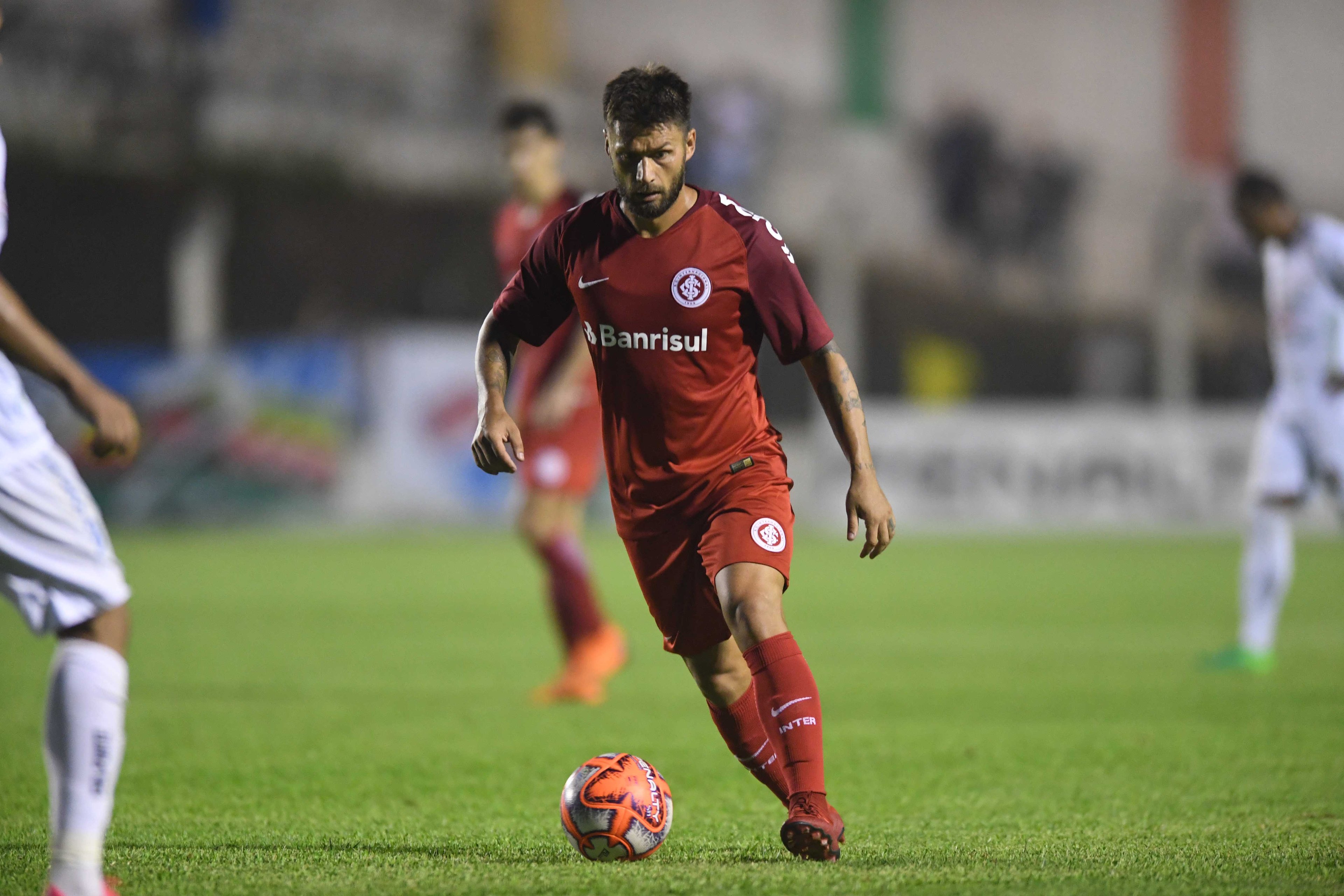 Trabalho de empreendedor e longe do futebol: como está a vida de Rafael ...