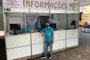 Equipe do Balcão de Informações da Feira do Livro de Porto Alegre de 2023.<!-- NICAID(15591435) -->