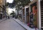 Centro de Porto Alegre mais colorido: novas bancas dos floristas da Avenida Otávio Rocha recebem pinturas