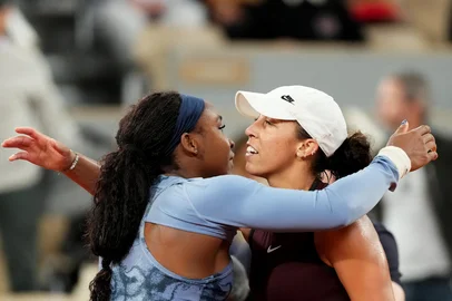 US Coco Gauff (L) embraces US Madison Keys after winning their women's singles quarter-final match on day 11 of the French Open tennis tournament on Court Philippe-Chatrier at the Roland-Garros Complex in Paris on June 4, 2025. (Photo by Dimitar DILKOFF / AFP)<!-- NICAID(16052058) -->