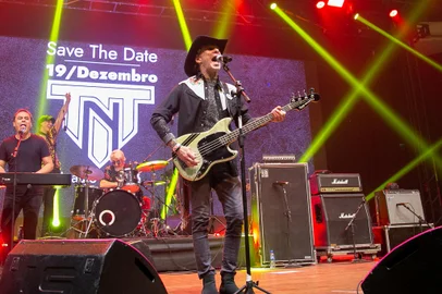 TNT<!-- NICAID(15867951) -->