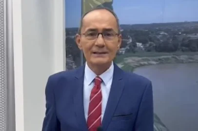 O jornalista e apresentador Ayres Rocha morreu aos 62 anos, em Rio Branco, nesta quarta-feira (14). Um dos rostos mais conhecidos da televisão acreana, ele foi âncora do Jornal do Acre 2ª Edição (JAC2), da Rede Amazônica, por 30 anos, e conquistou o carinho do público com seu jeito sereno de apresentar as notícias.<!-- NICAID(16387021) -->